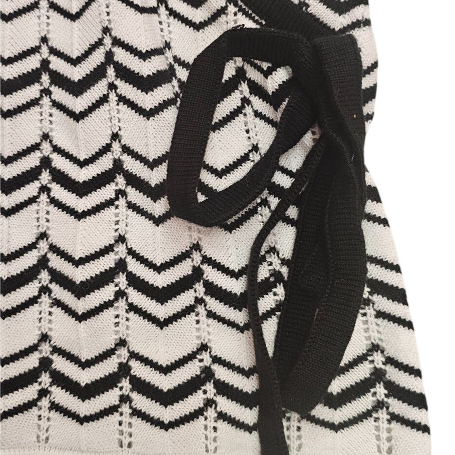 Tradition Womens Black & White Chevron Pattern Top Sz L/G 16 (14-16) Short Sleeves With Tie Detail