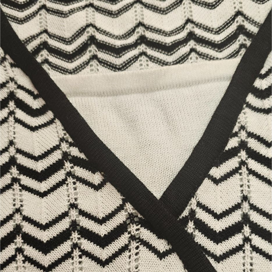 Tradition Womens Black & White Chevron Pattern Top Sz L/G 16 (14-16) Short Sleeves With Tie Detail